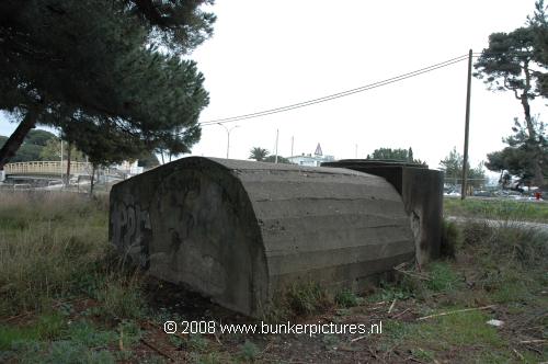 © bunkerpictures - Italian tobruk